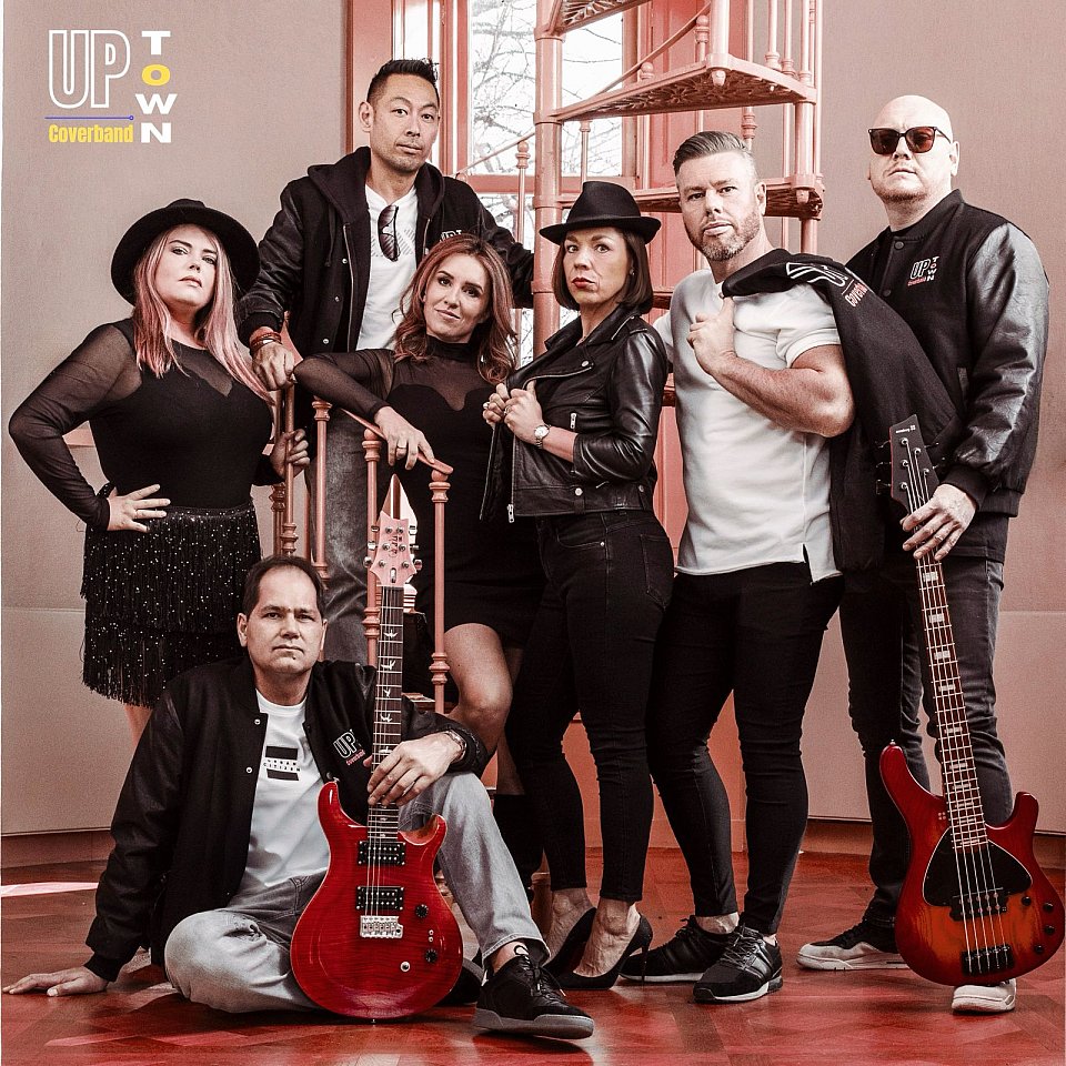 Uptown Coverband boek je samen met een DJ van Royaal Artists